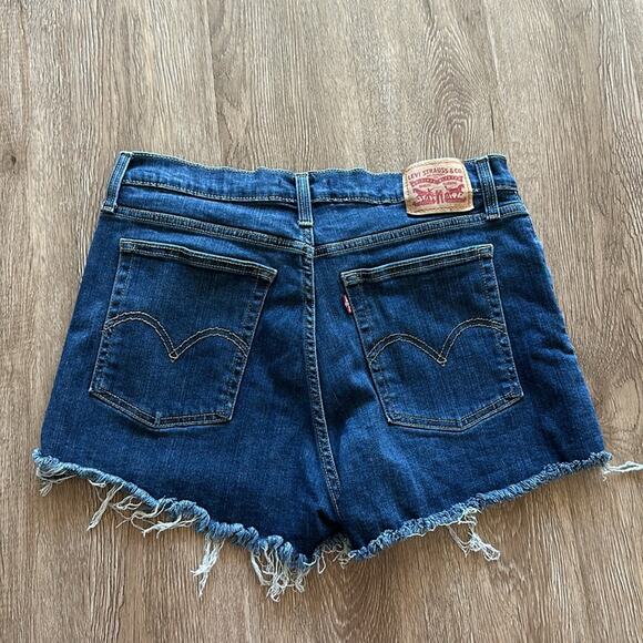 Levi's High Rise Raw Hem Denim Shorts Size 32 Medium Wash Summer Cutoffs - Picture 4 of 4